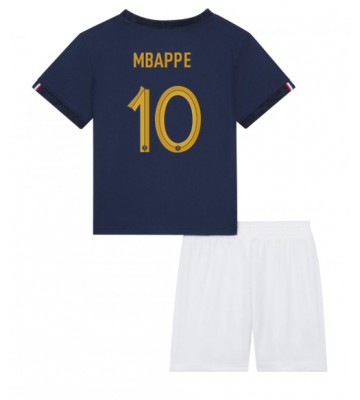 Frankrig Kylian Mbappe #10 Replika Babytøj Hjemmebanesæt Børn VM 2022 Kortærmet (+ Korte bukser)